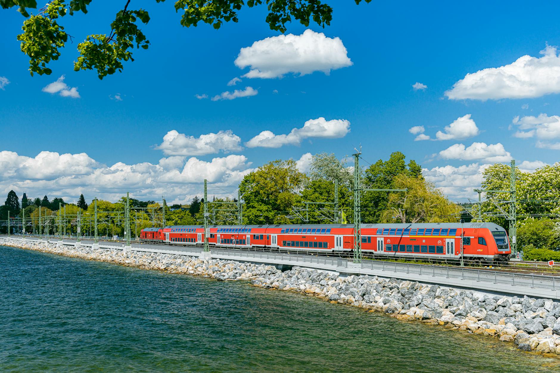 Eco-Friendly Travel Destinations: Exploring Sustainable Tourism